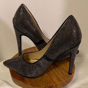 Vigo fiore, Elegant Black Studded Heels